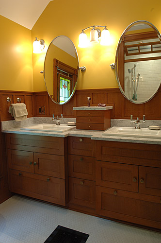 Victorian hall bathroom remodel by Silent Rivers Design+Build of Des Moines, Iowa
