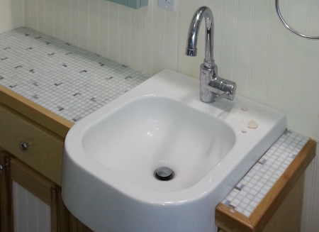 Tile countertops can come in all shapes and sizes