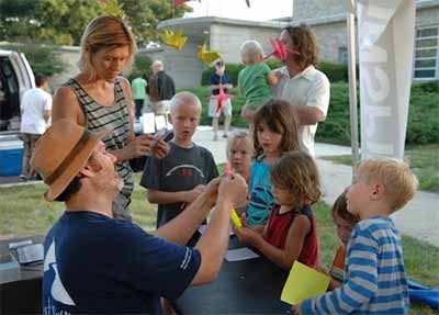 Chaden Halfhill of Silent Rivers Design+Build entertaining kids at Jazz in July in Des Moines