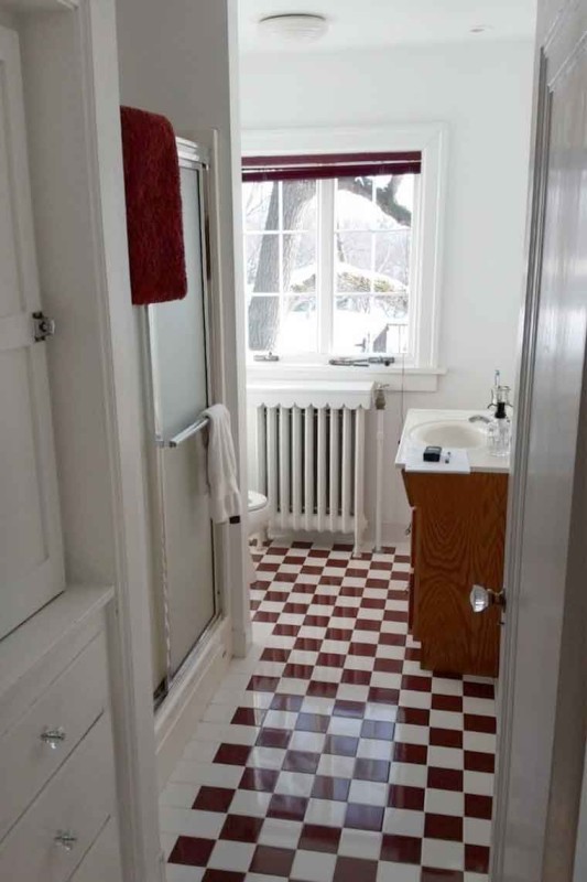 Before photo of bathroom in a Des Moines craftsman home