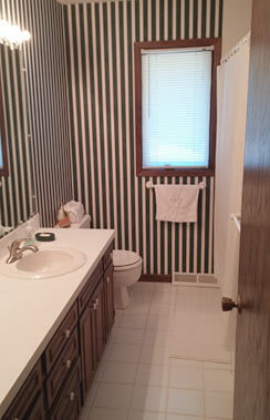 before-photo-hall-bathroom-1980s-Des-Moines-home