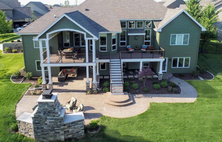 A distinguished deck and patio in Urbandale