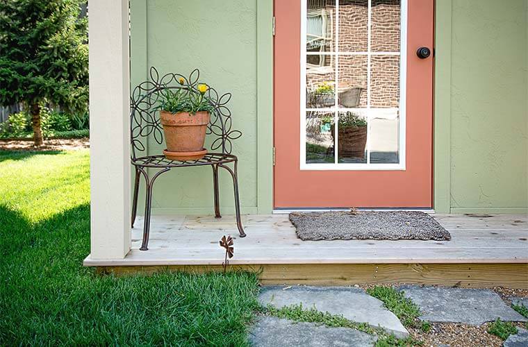 Des Moines, Iowa garden shed colorful contemporary designed and built by Silent Rivers